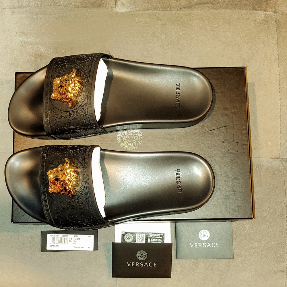 BRAND NEW VERSACE PALAZZO MEDUSA & GRECCA PATTERNED SANDALS / POOL SLIDES SIZE 9